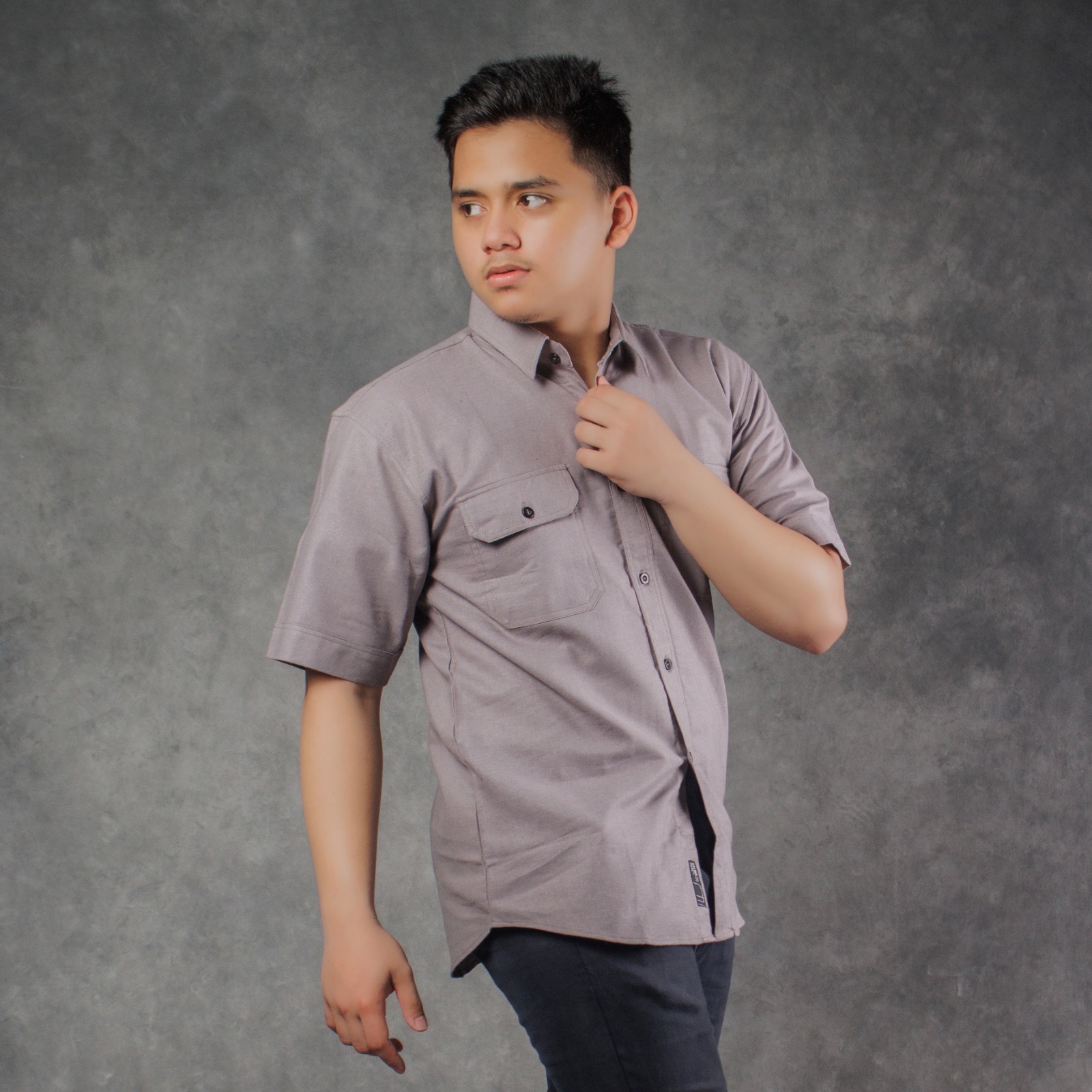 Kemeja Abu Abu